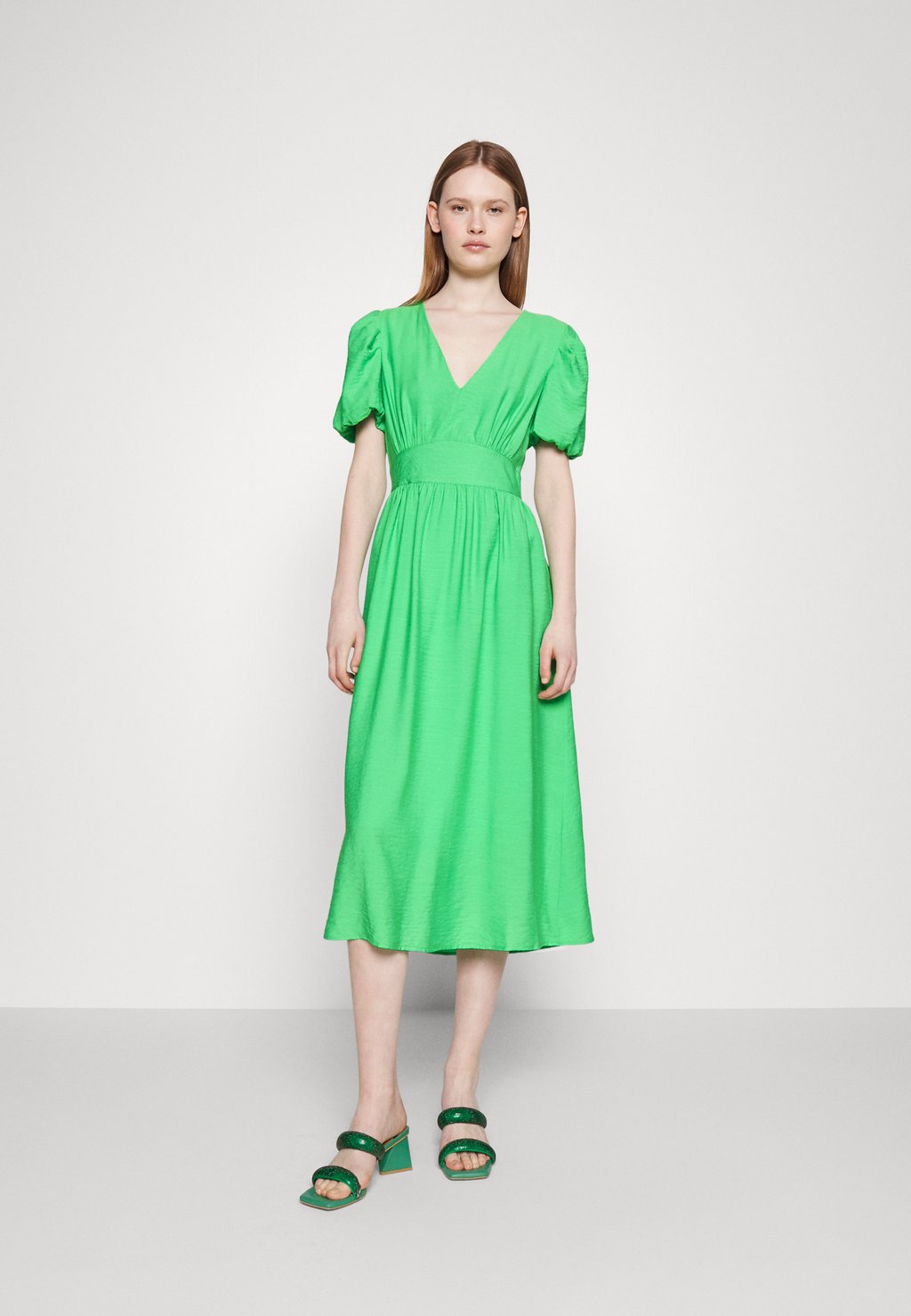 Элегантное платье ядовито-зеленого цвета YAS цена и фото