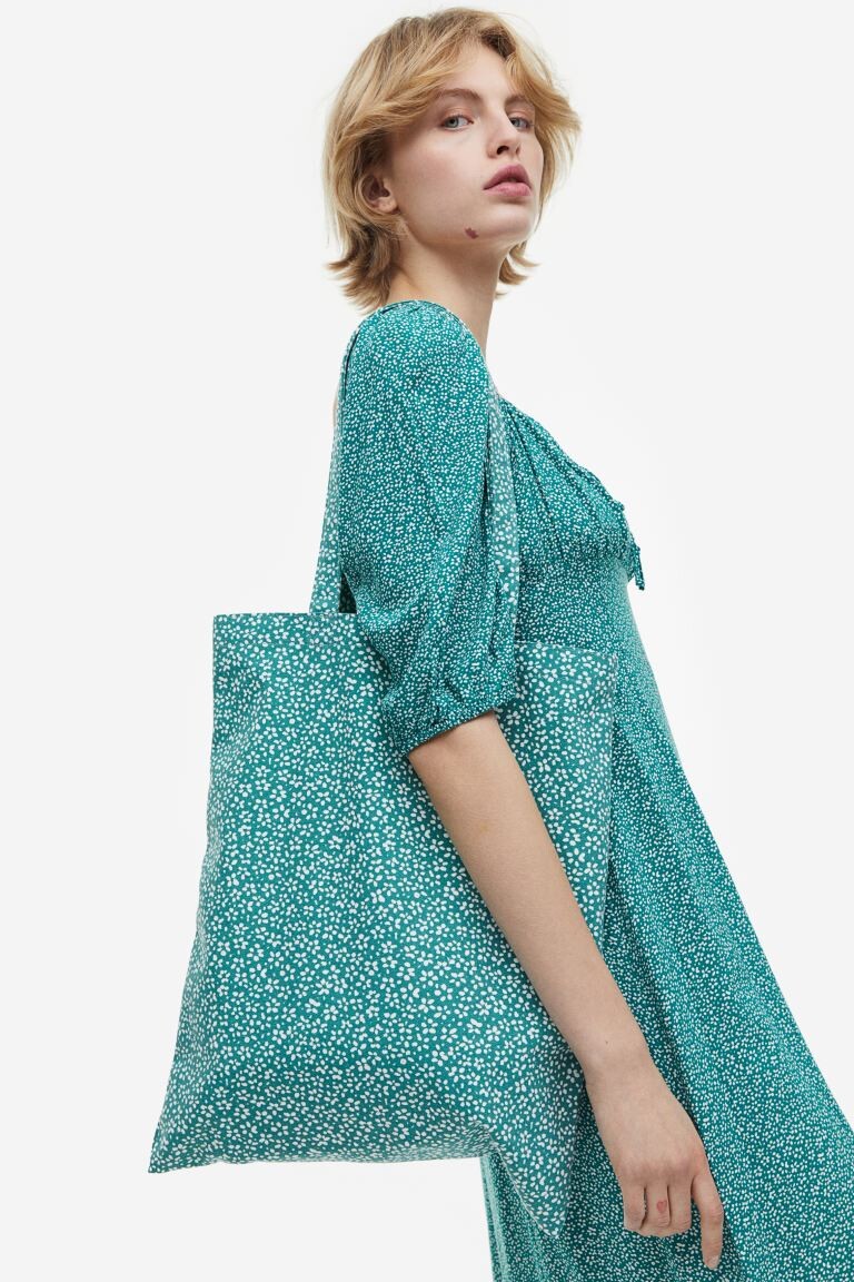 

Сумка-тоут из холщовой ткани с принтом H&M, зеленый/цветочный