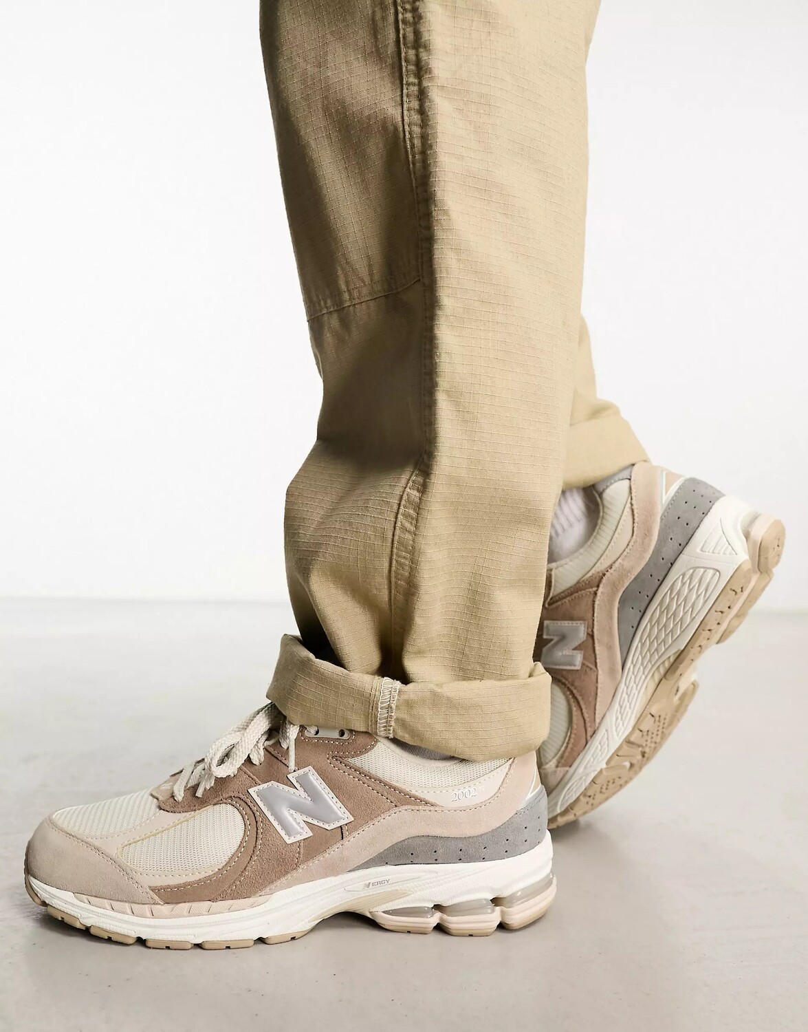 

Кроссовки New Balance 2002, светло-коричневый, серый