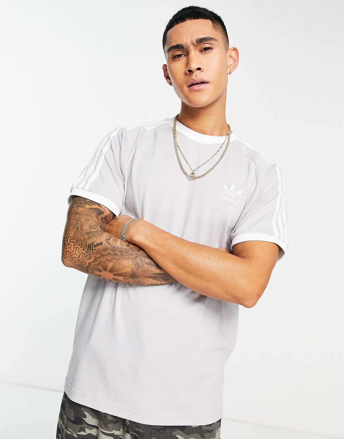 

Серая футболка с 3 полосками adidas Originals adicolor