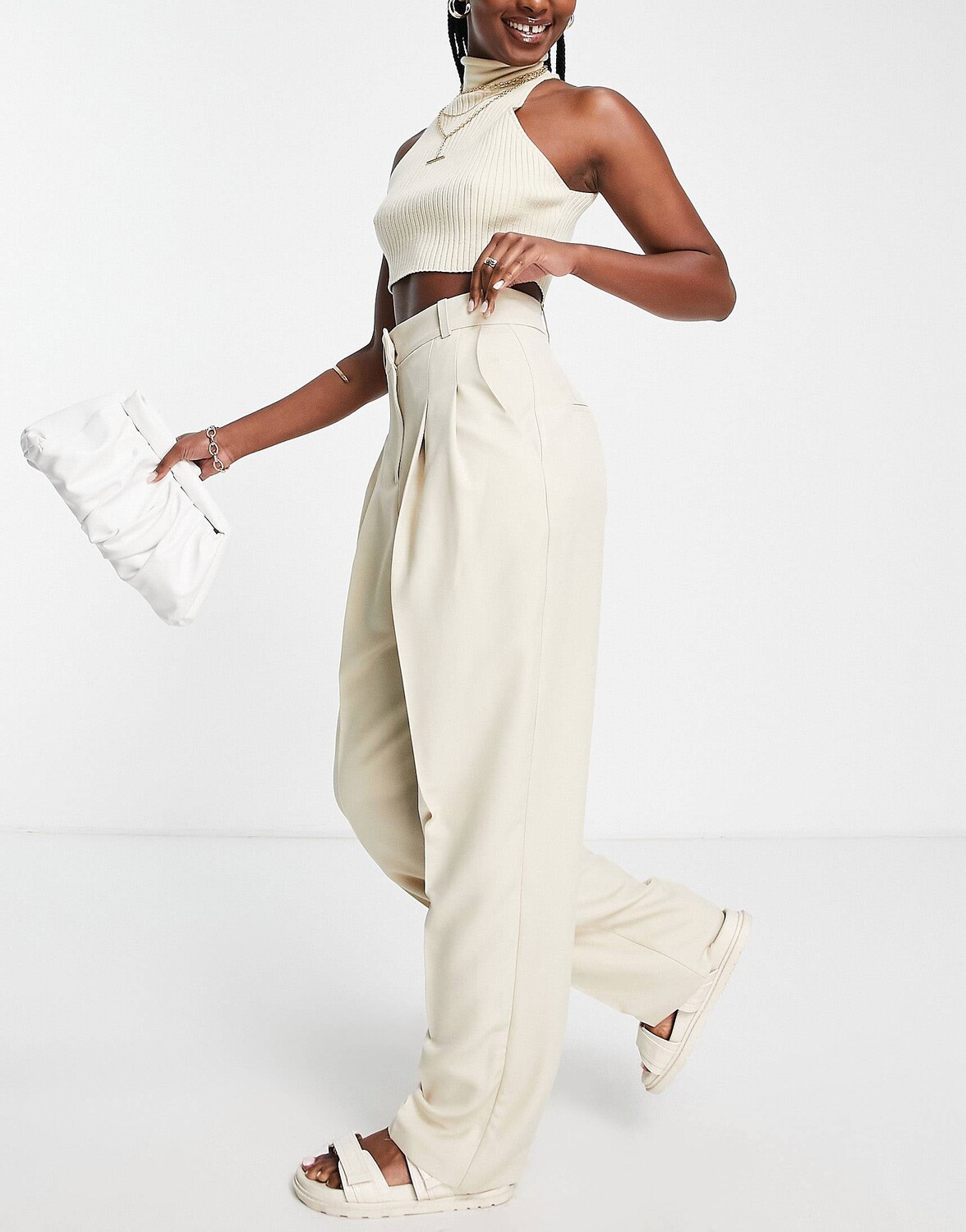 

Зауженные к низу брюки со складками на талии ASOS EDITION