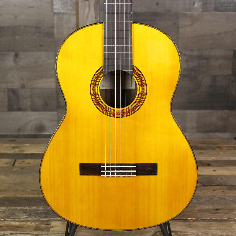 

Гитара с нейлоновыми струнами Yamaha CG162S CG162S String Guitar