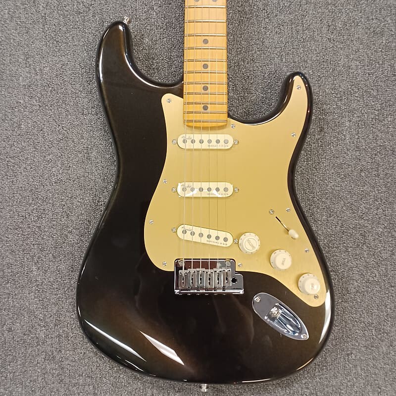 

Fender American Ultra Stratocaster - техасский чай