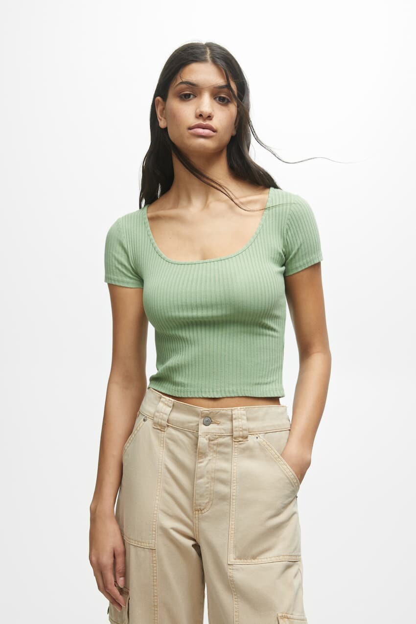 

Выцветшая футболка в рубчик Pull&Bear, блеклый зеленый