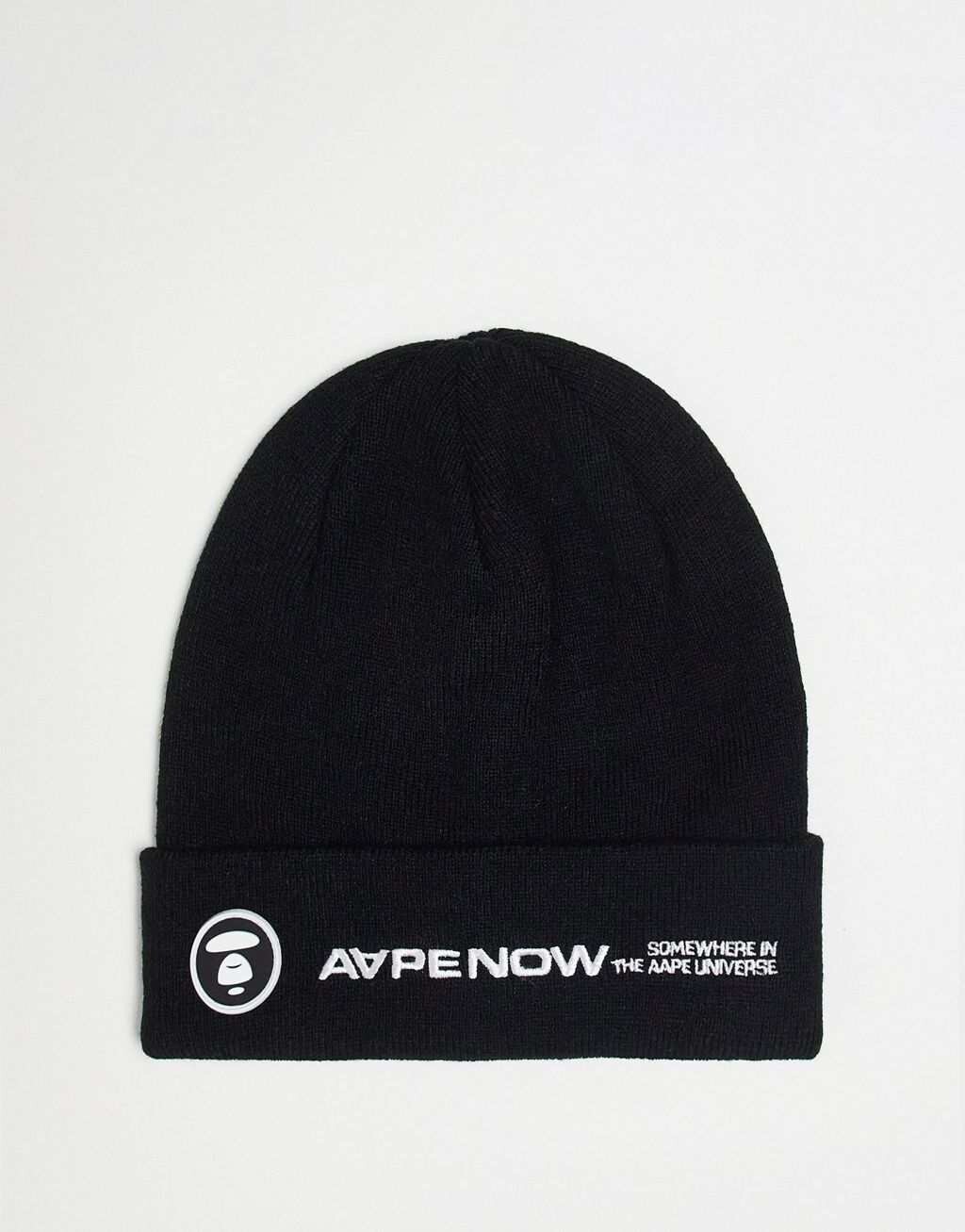 

Черная шапка Aape by A Bathing Ape с вышивкой логотипа и значком