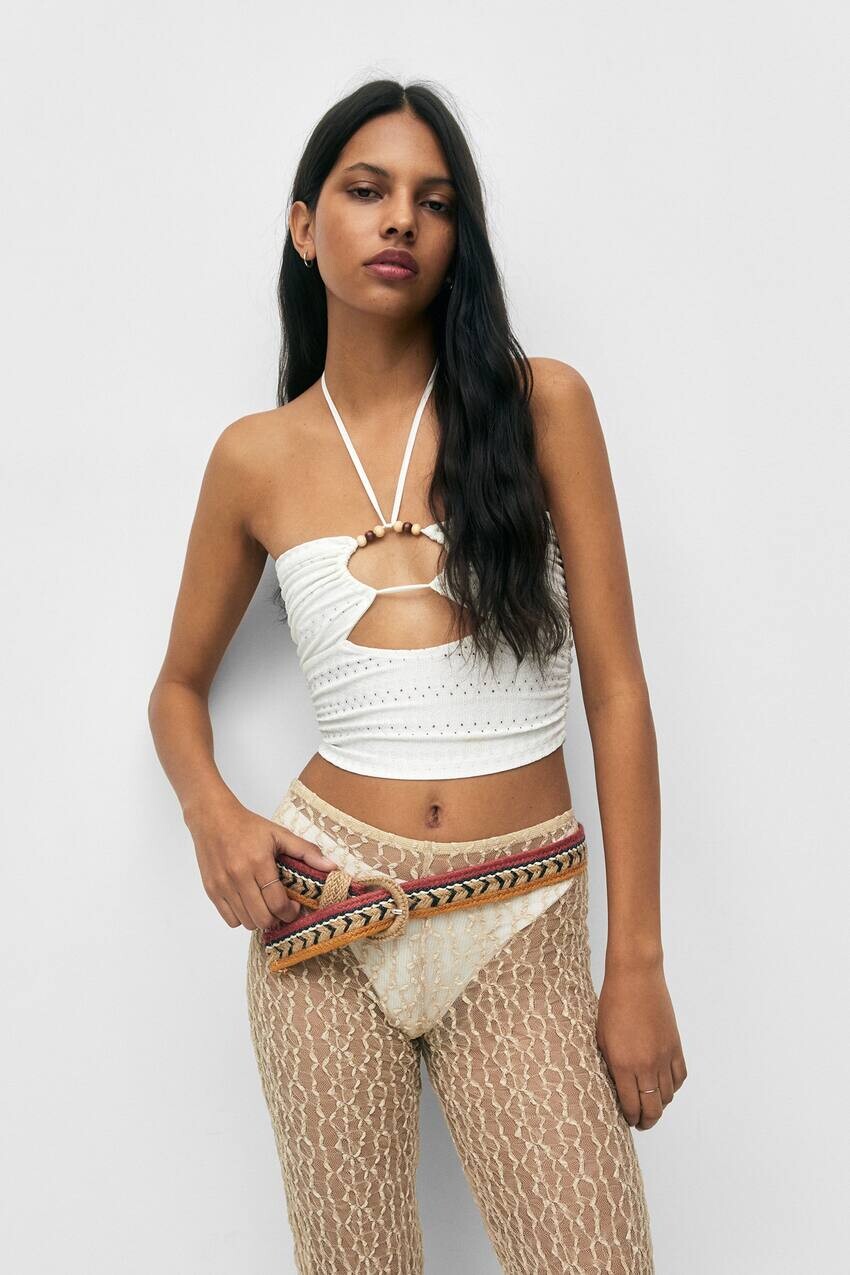 

Белый топ со швейцарской вышивкой Pull&Bear, белый