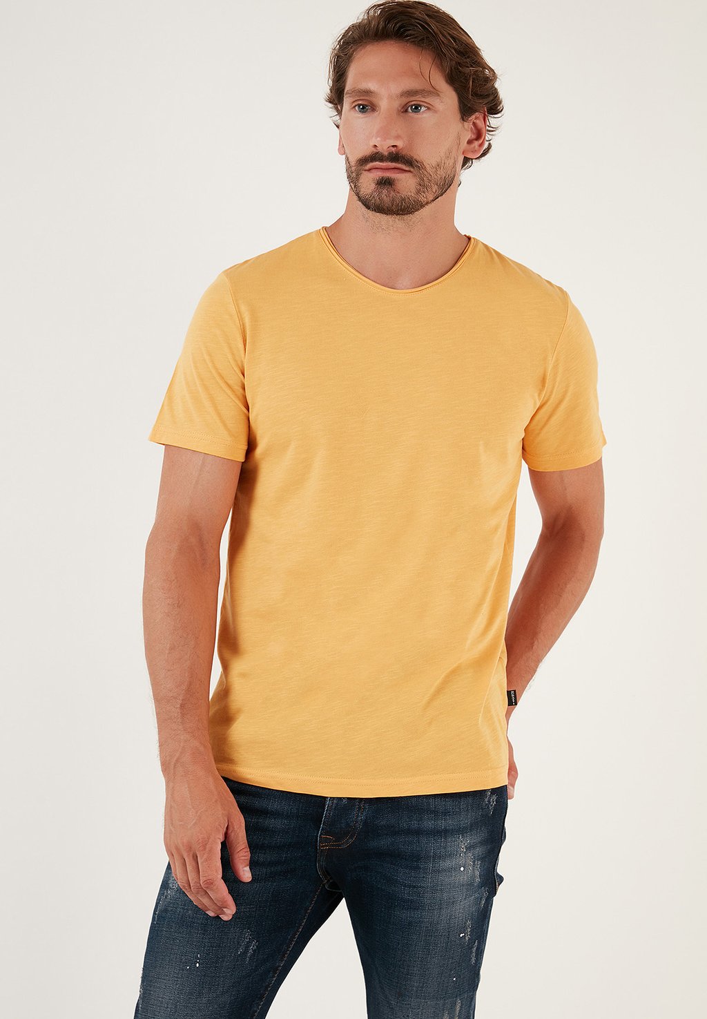 Футболка базовая SLIM FIT Buratti, цвет mustard color базовая футболка slim fit buratti цвет light khaki