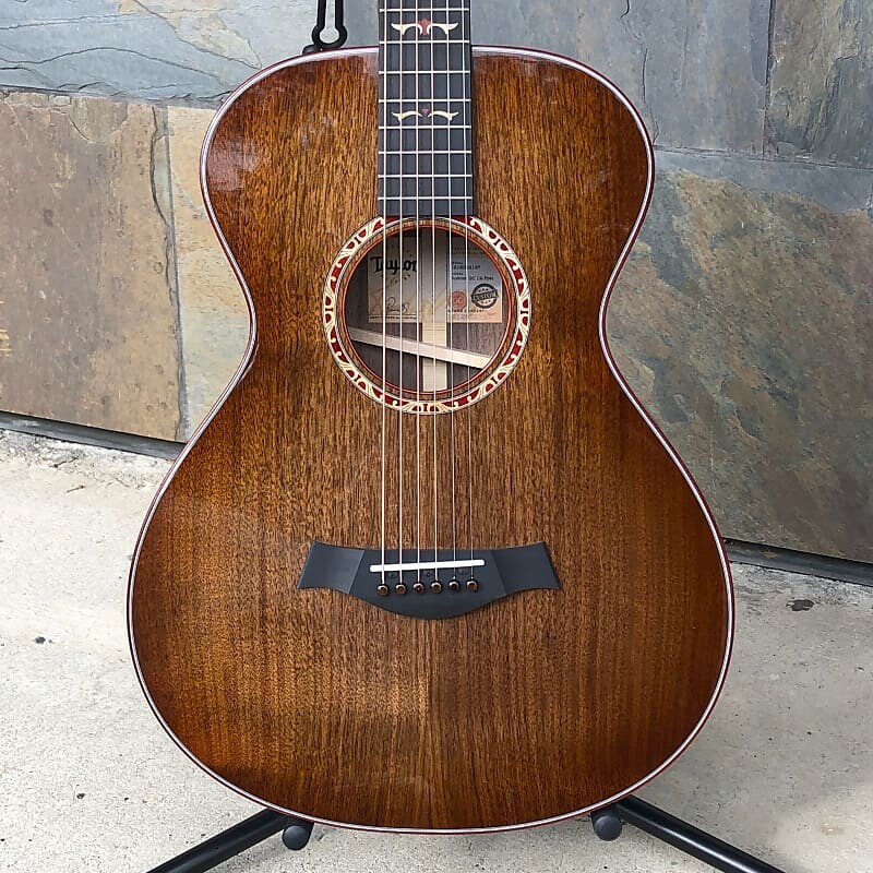 

Taylor Custom Grand Concert 12 Лад Орех/Орех №7 CUSTOMGC12FRT07