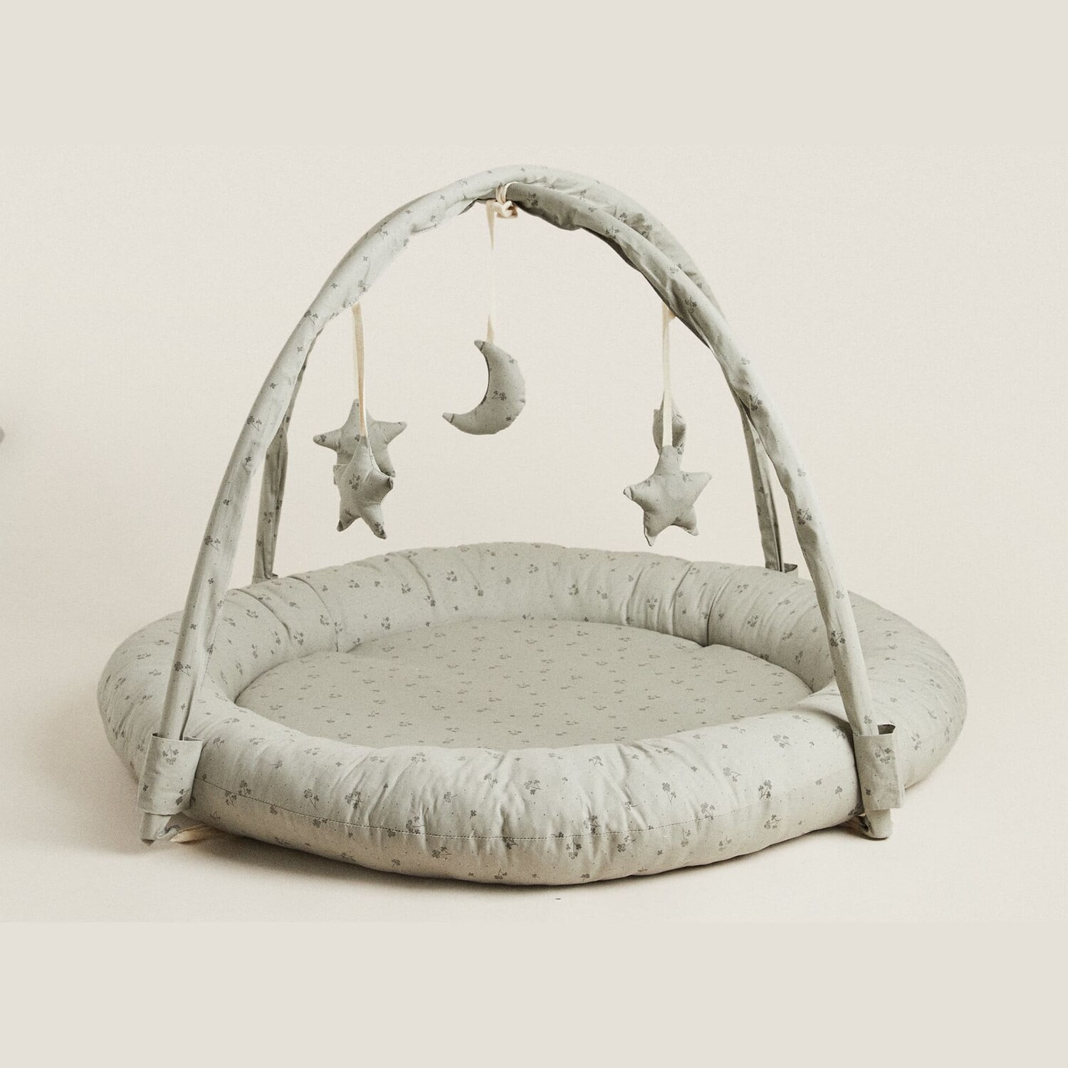 

Детский развивающий игровой коврик Zara Home Clover And Stars, серый