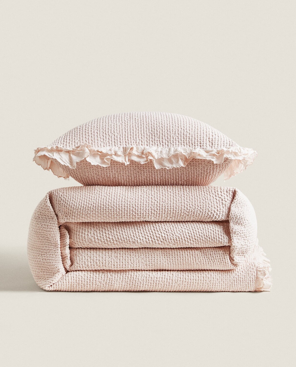 

Покрывало с вышитой рюшей Zara Home Waffle Bedspread With Embroidered Ruffled Trims, розовый