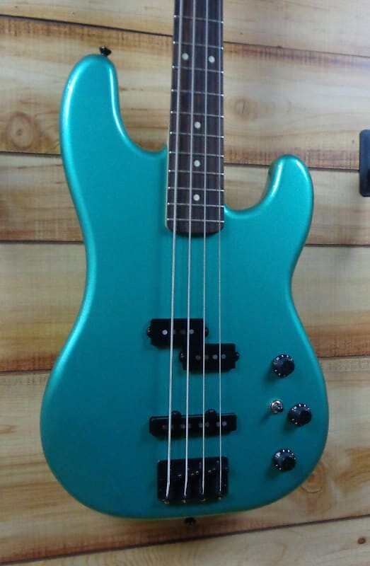 

Новый MIJ Fender Boxer Series Precision Bass Sherwood Green Metallic с чехлом