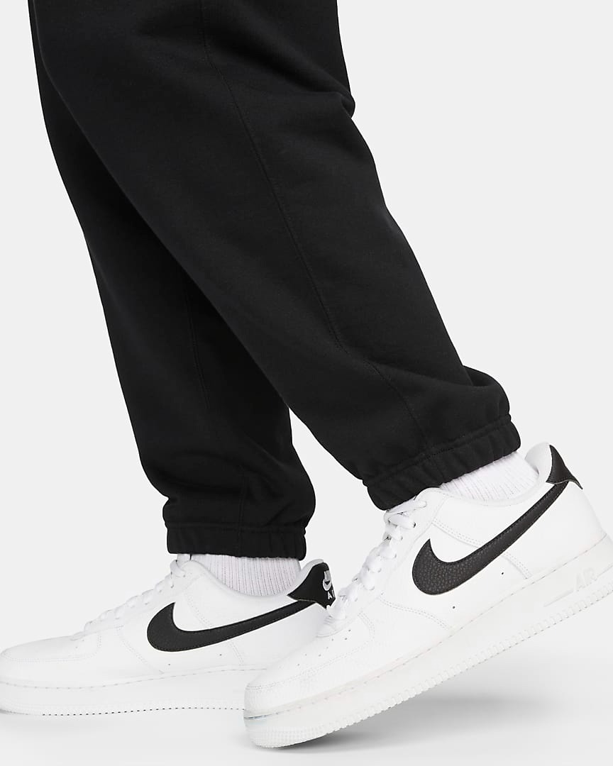 Спортивные брюки Nike Solo Swoosh Men's French Terry, черный – заказать из-за рубежа в «CDEK.Shopping»