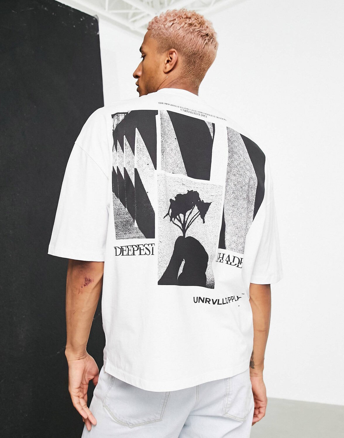 

Белая футболка с логотипом и фотографическим принтом ASOS Unrvlld Spply