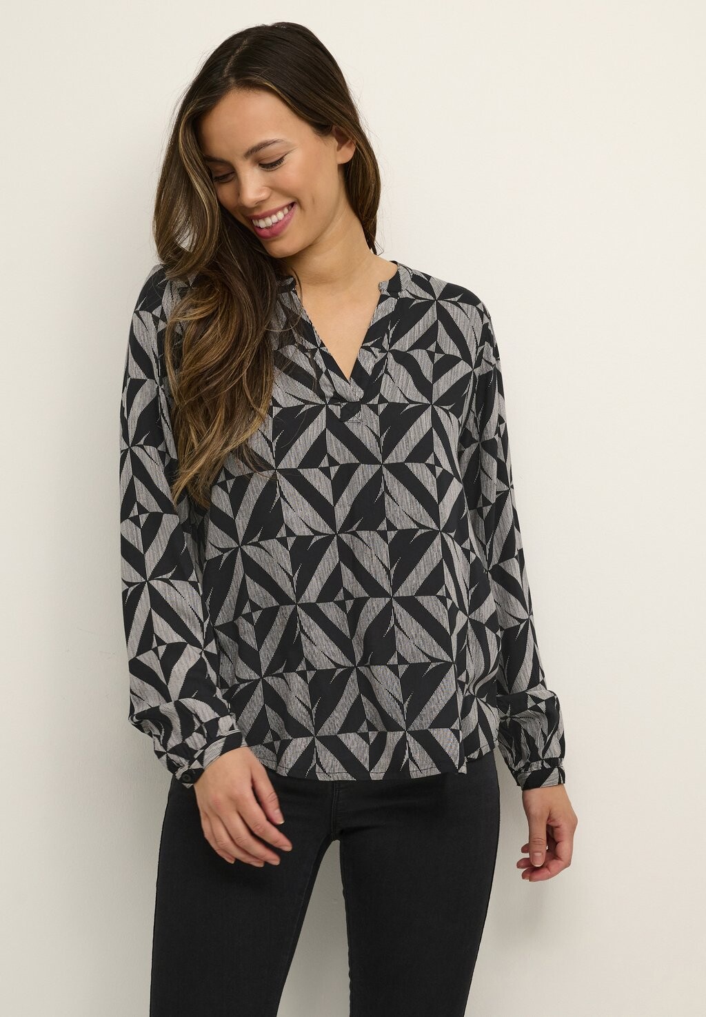 

Блузка Kaffe KAMILLIK TILLY, цвет black sand dollar print