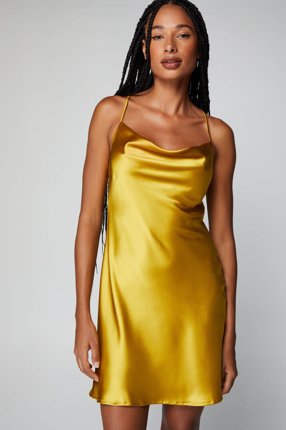 

Атласное мини-платье-комбинация Petite с воротником-хомутом Nasty Gal, зеленый