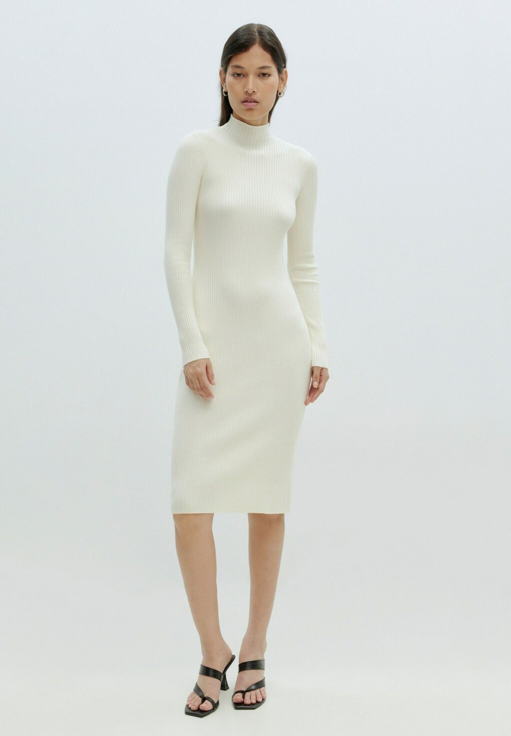 

Трикотажное платье EDITED, цвет offwhite