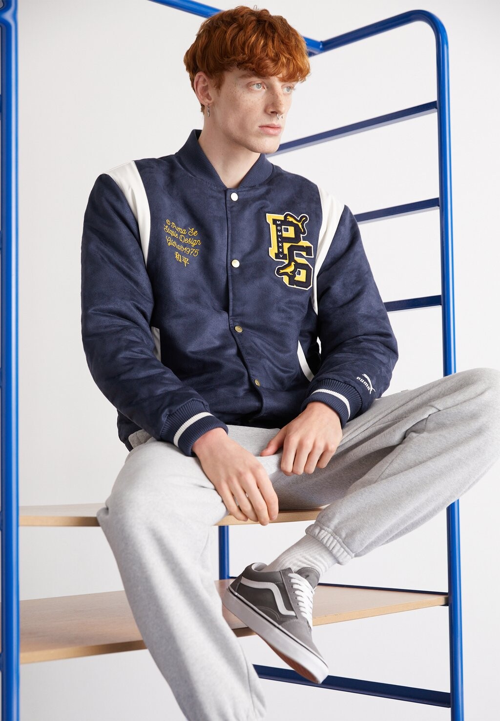 

Куртка Puma КУРТКА STAPLE VARSITY, цвет new navy