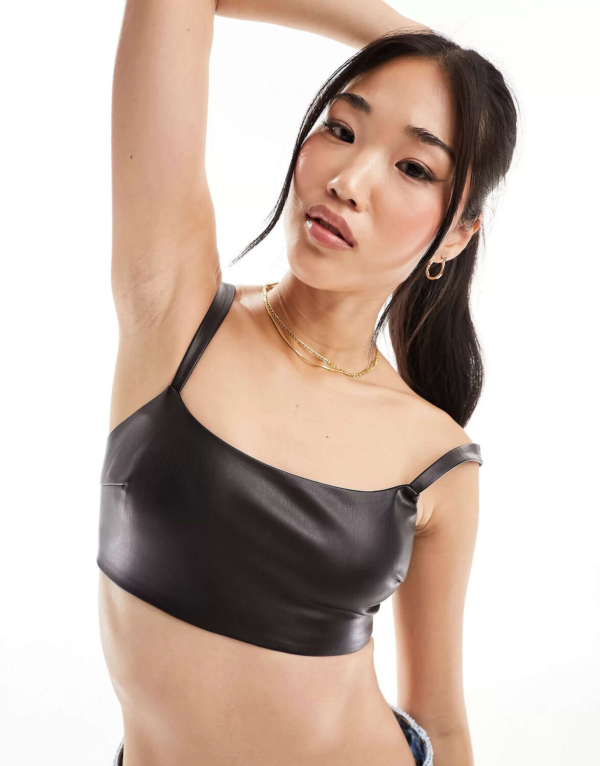 

Черный бралетт из искусственной кожи Bershka