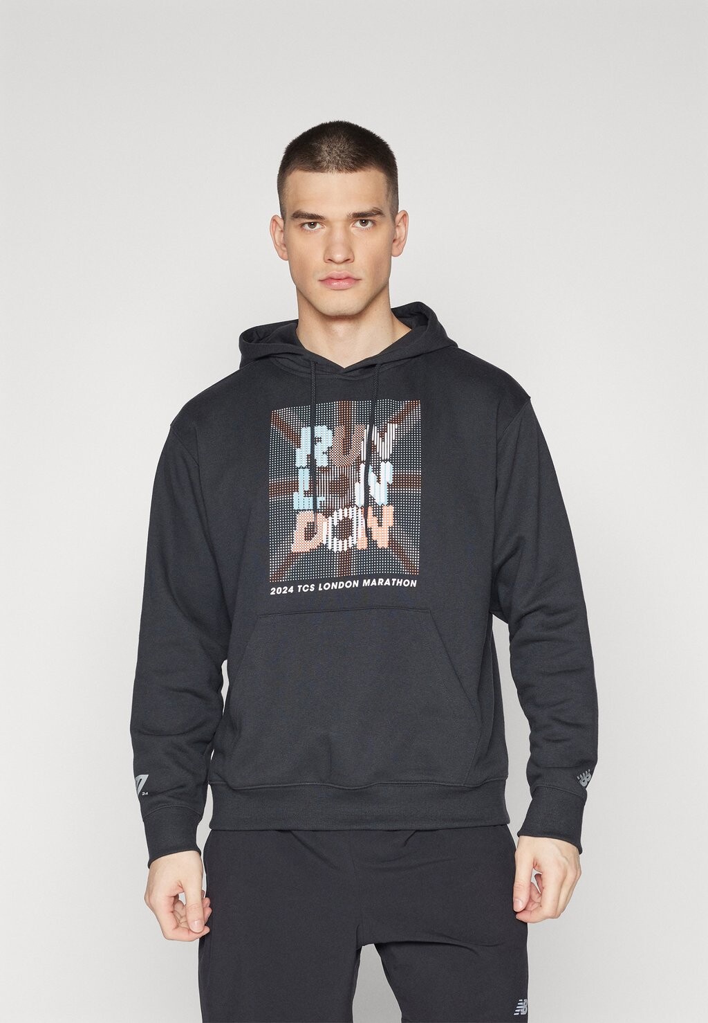 

Толстовка LONDON EDITION GRAPHIC HOODIE New Balance, цвет black