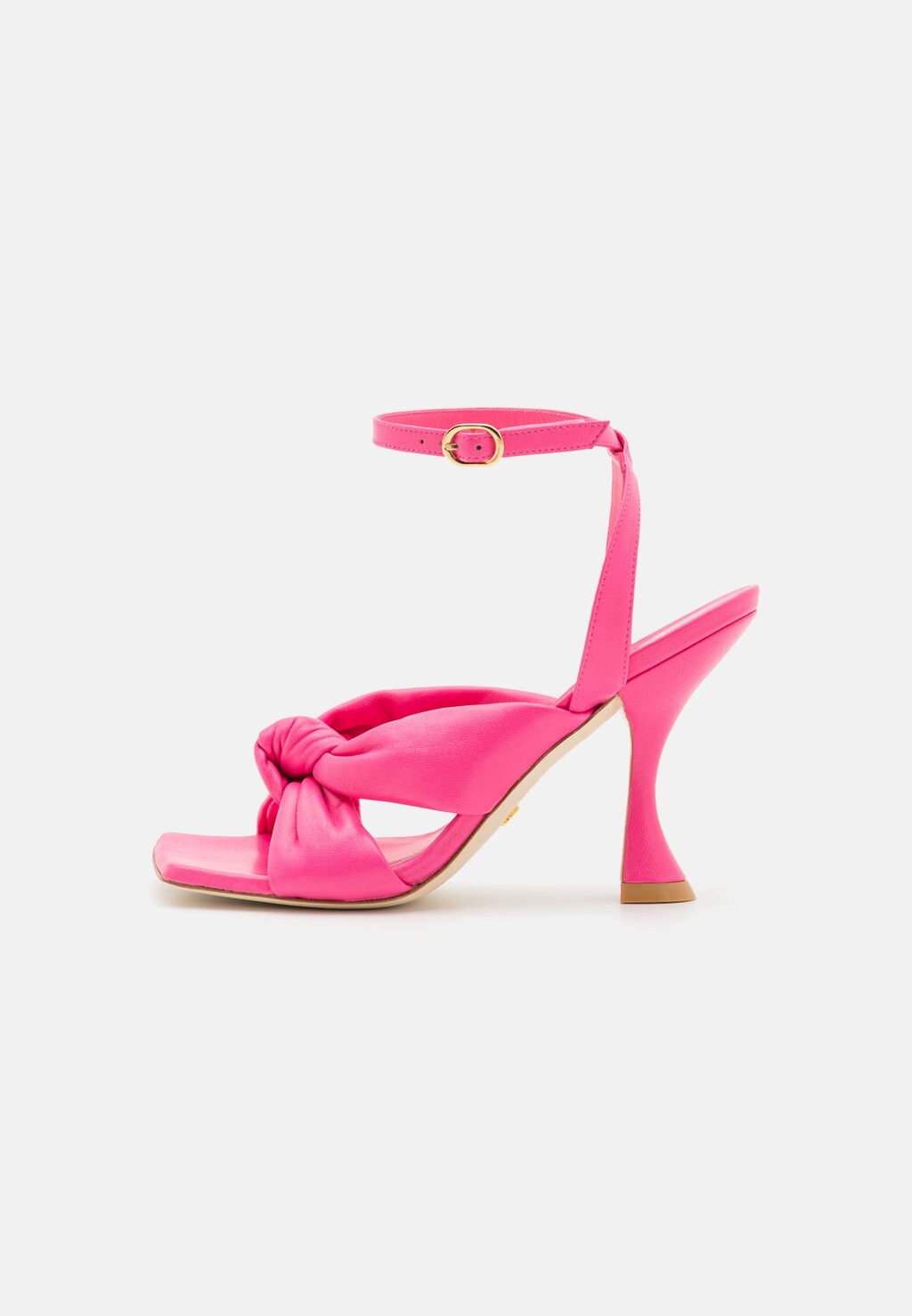 

Босоножки на каблуке Playa Ankle Strap Knot Stuart Weitzman, цвет hot pink