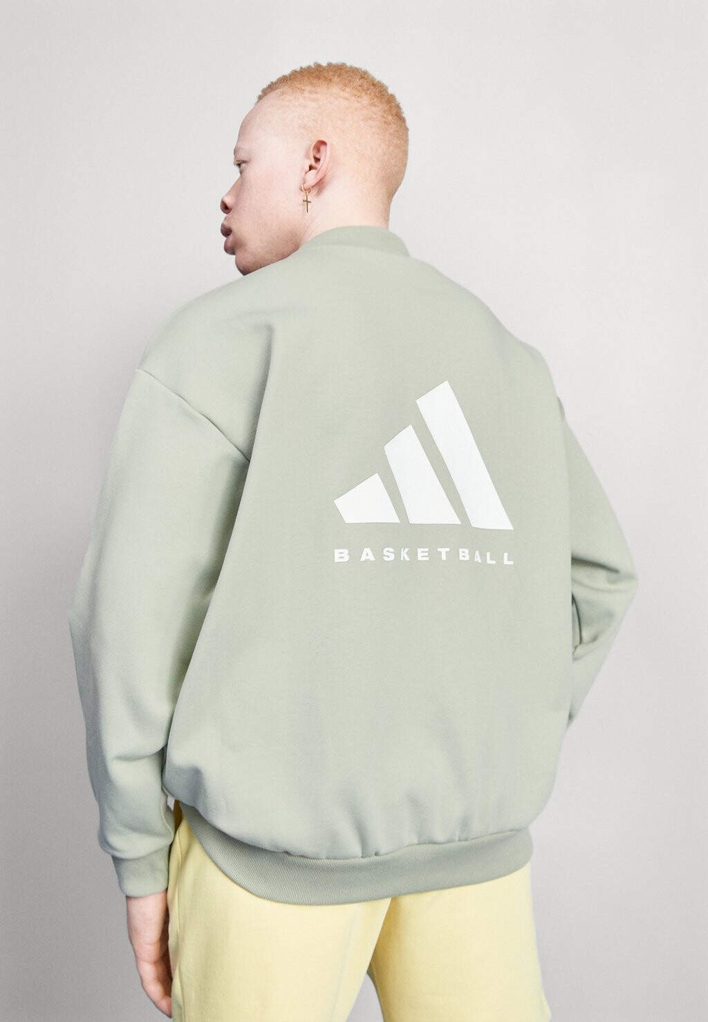 

Толстовка adidas Originals One Fl Crew, зеленый, Серый