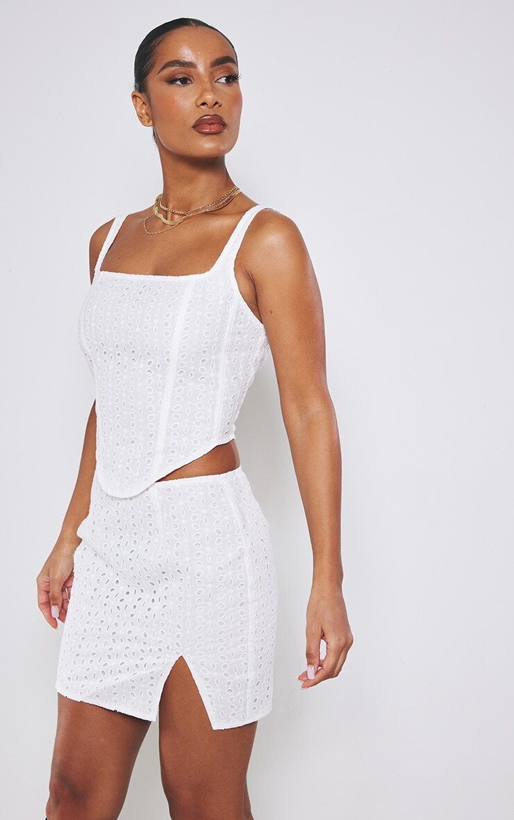 

PrettyLittleThing Белый корсет Broderie Anglais с глубоким краем