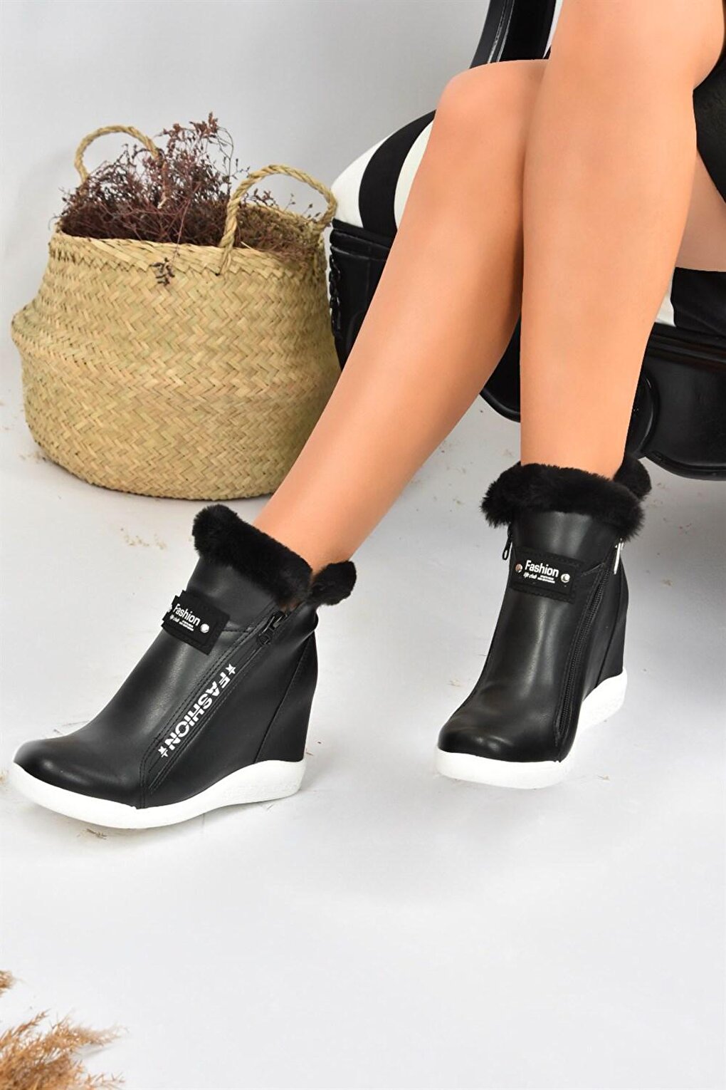 цена L2396100 Черные женские ботинки Fox Shoes