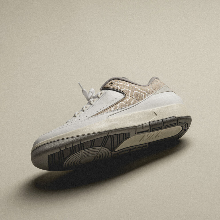 

Кроссовки Nike Air 2 Retro Low Air Jordan, белый