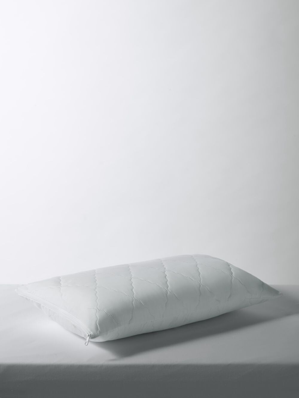 

Легкая стеганая подушка для малышей John Lewis Micro-Fresh