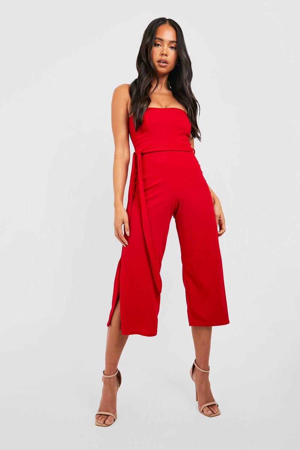 

Комбинезон petite бандо с завязкой на талии Boohoo, красный