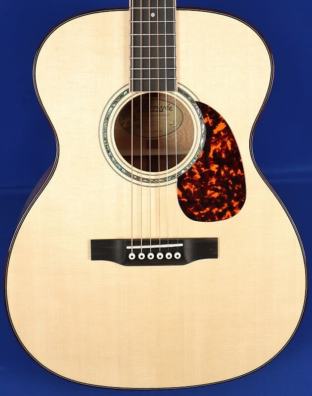 

Акустическая гитара Larrivee USA OM-09 Silver Oak Special Moon Spruce Acoustic Guitar w/ OHSC