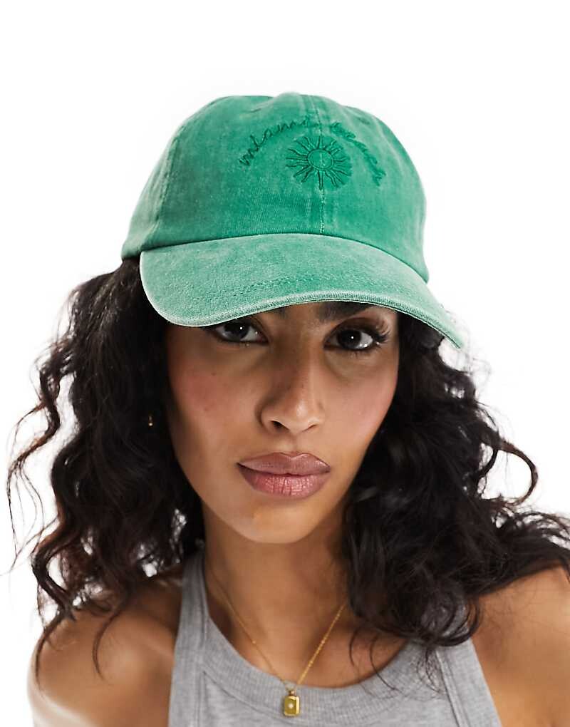 

Зеленая кепка с надписью ASOS DESIGN