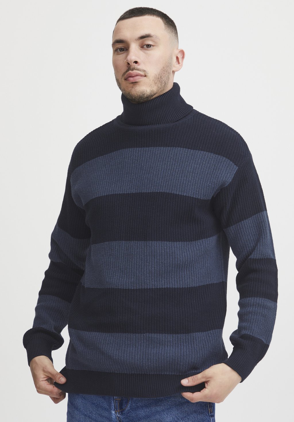 цена Вязаный свитер Solid, синий