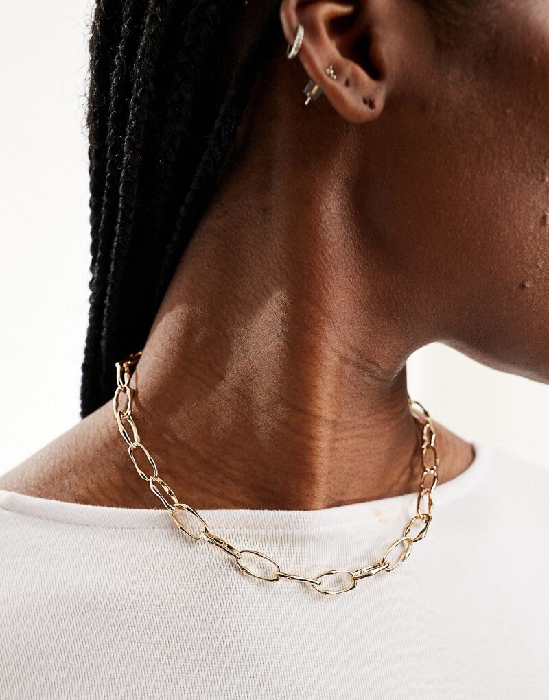 

ASOS DESIGN — Золотое колье с расплавленными звеньями