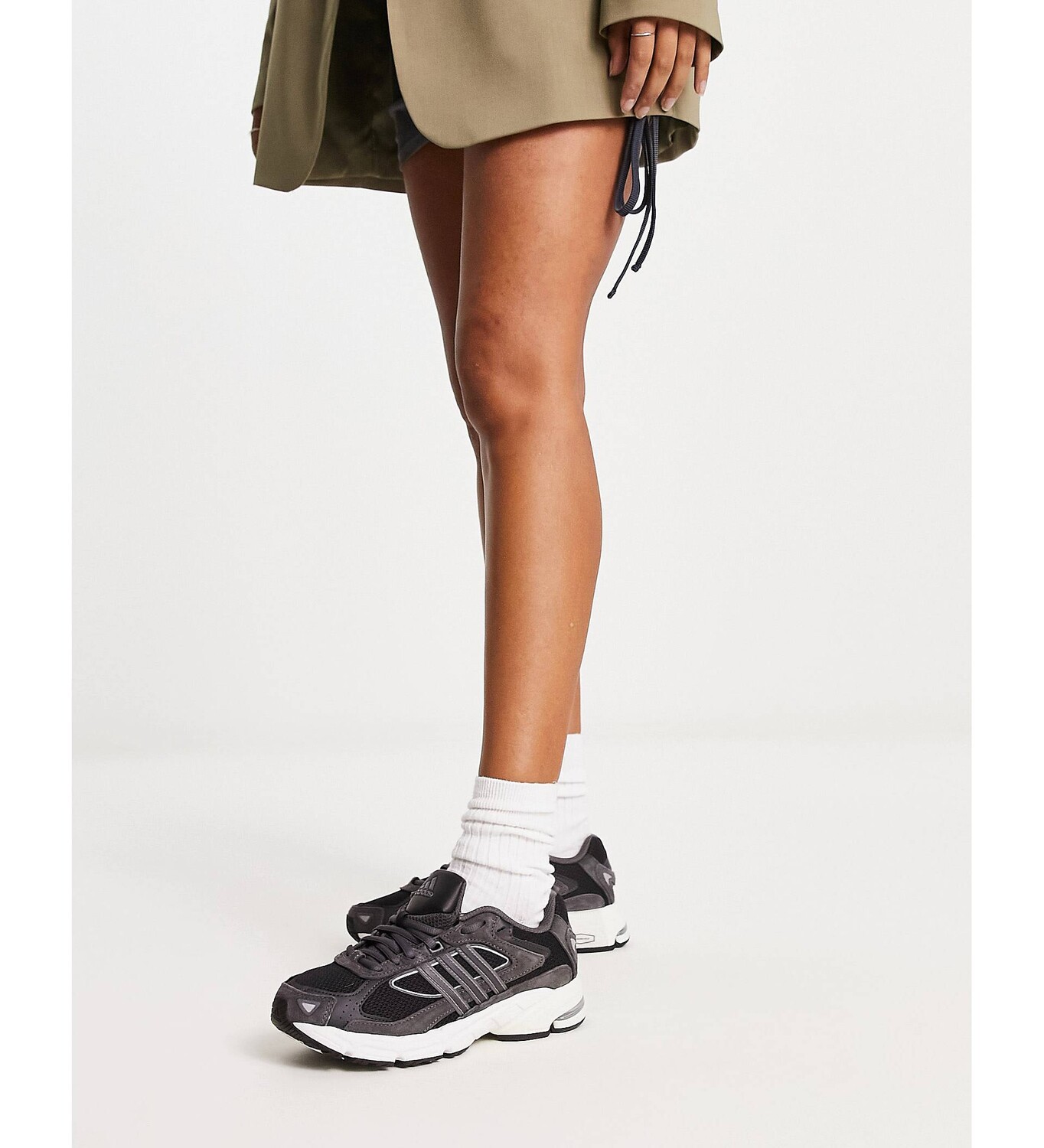 

Черно-белые кроссовки adidas Originals Response CL, Черный