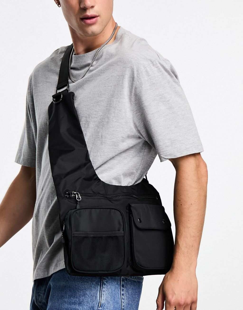 

Черная практичная сумка через плечо с карманами ASOS DESIGN