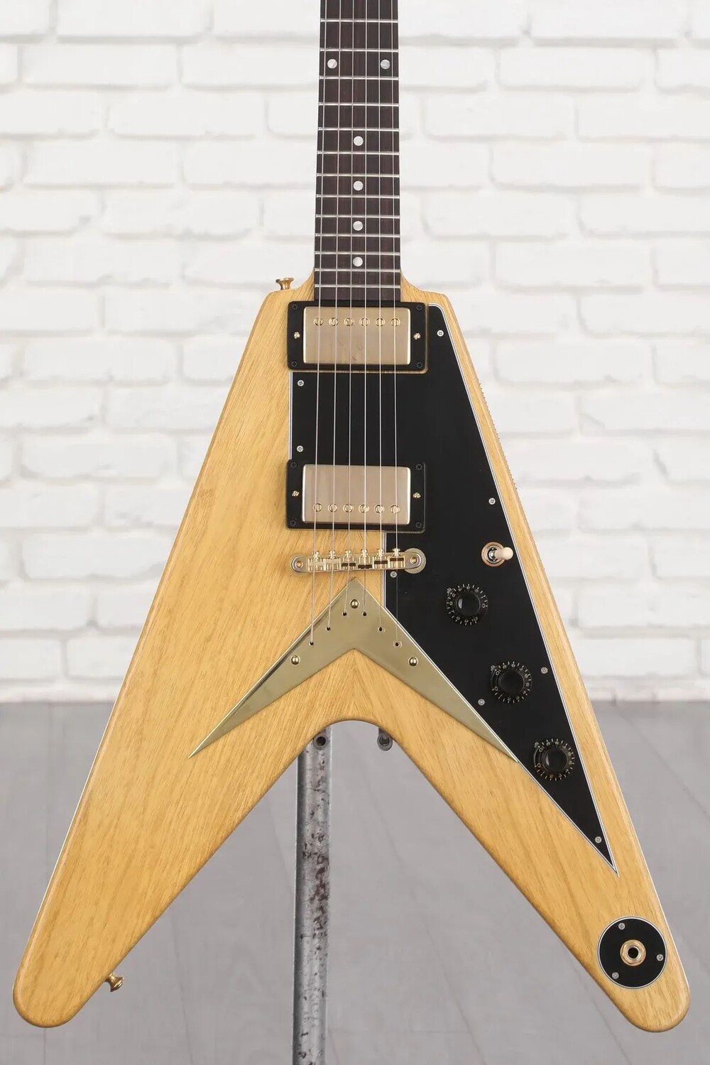 

Gibson Custom 1958 Korina Flying V с черной накладкой - натуральный