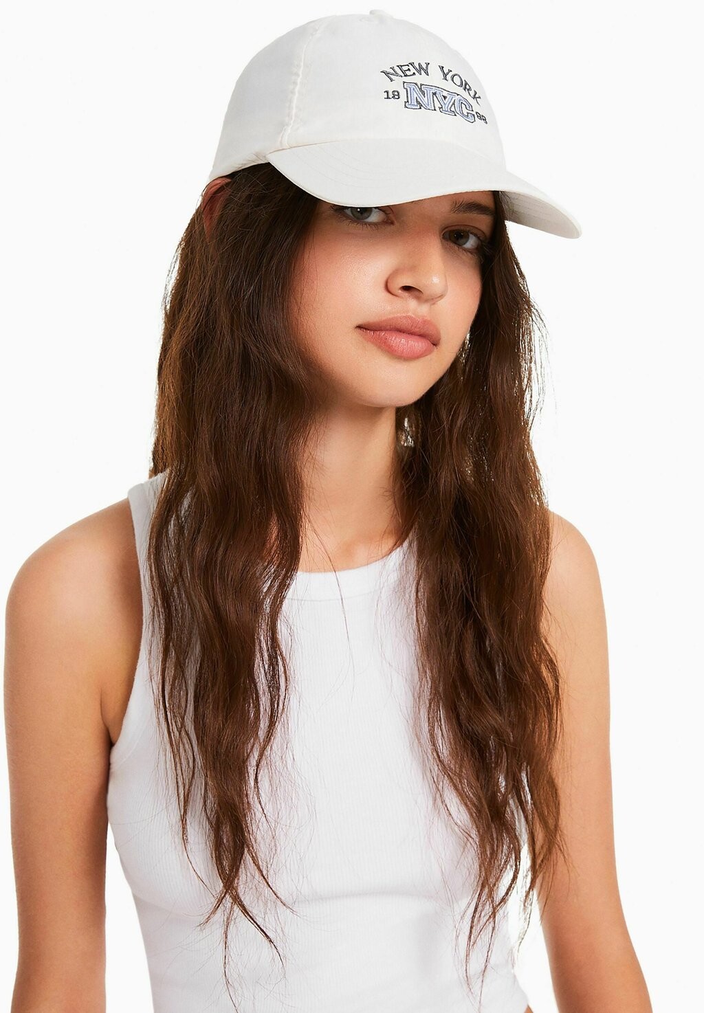 

Бейсболка Bershka, белый