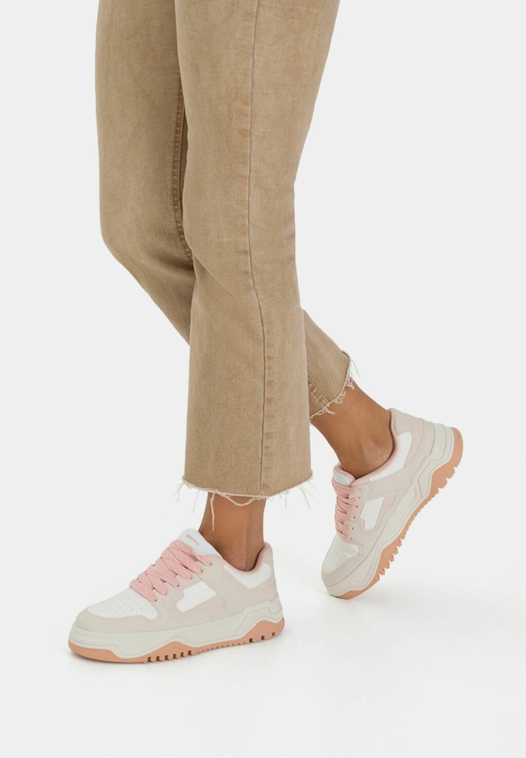 

Кроссовки Bershka