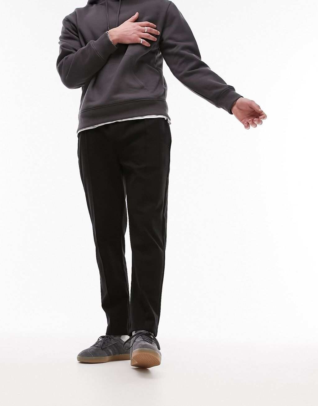 

Черные зауженные джоггеры с защипами Topman