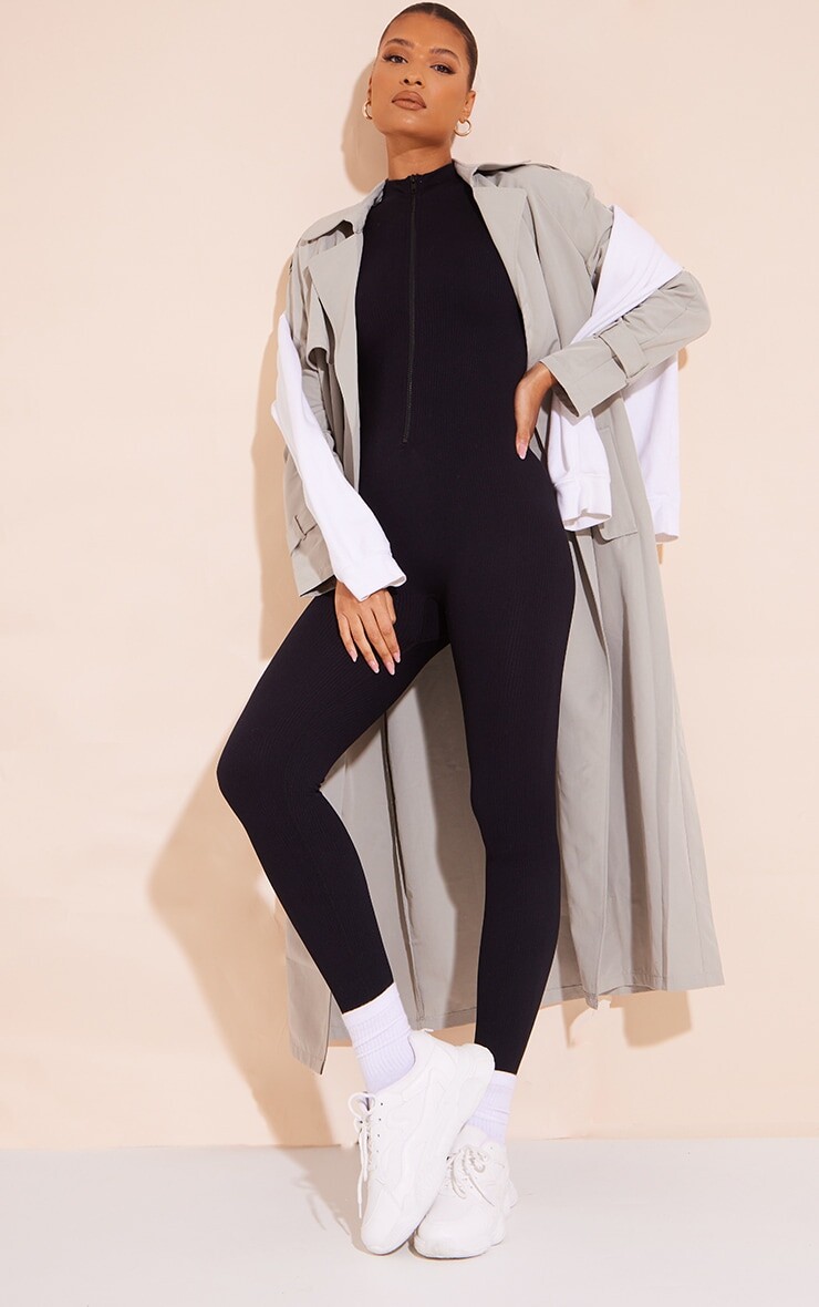 

PrettyLittleThing Черный структурированный комбинезон в рубчик с короткими рукавами