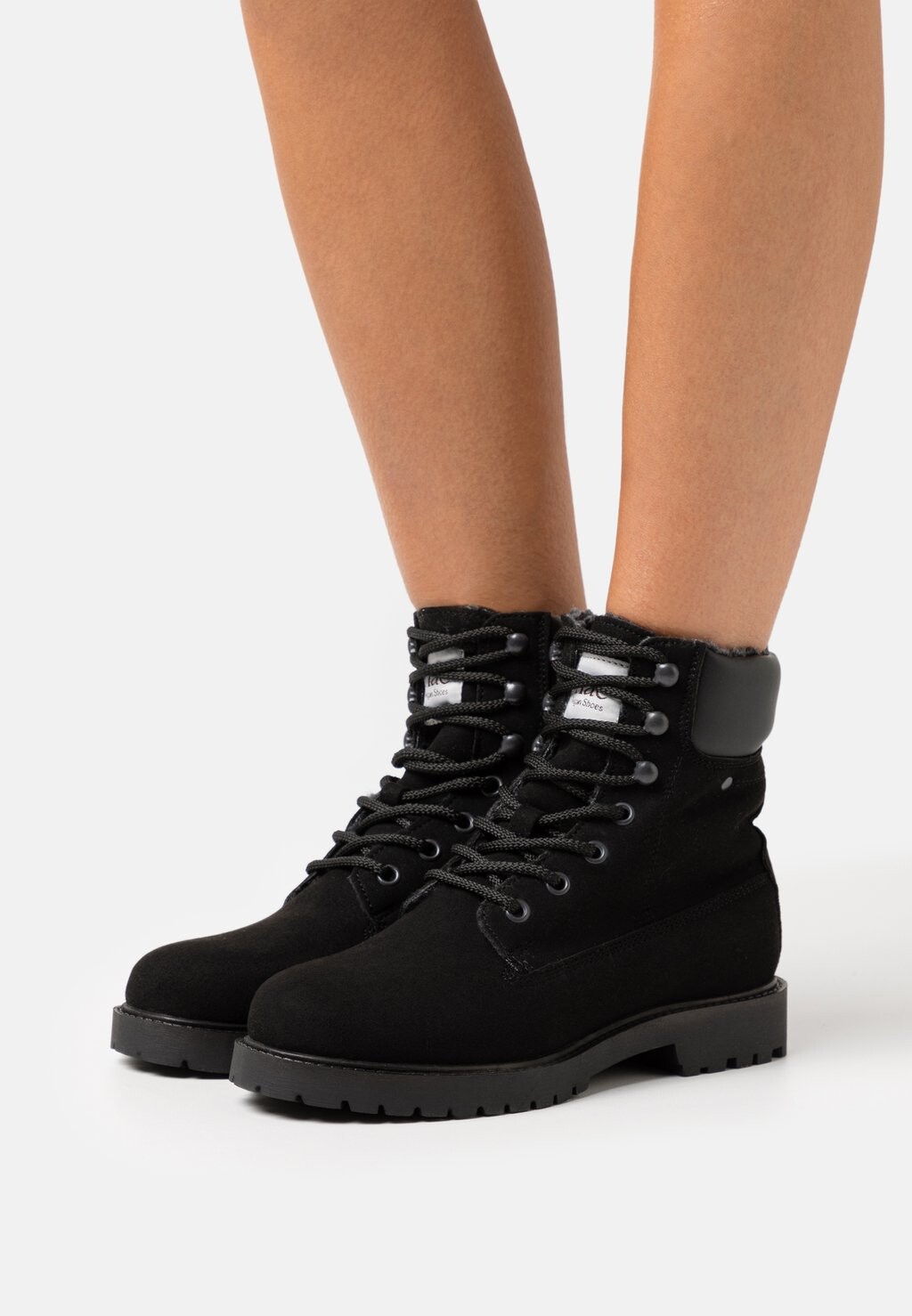 

Ботильоны на шнуровке NAE Vegan Shoes, черный