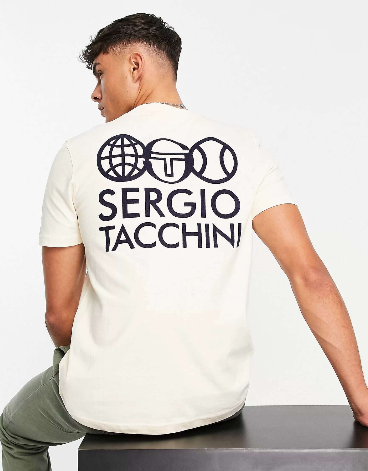 

Футболка Sergio Tacchini с принтом на спине цвета экрю