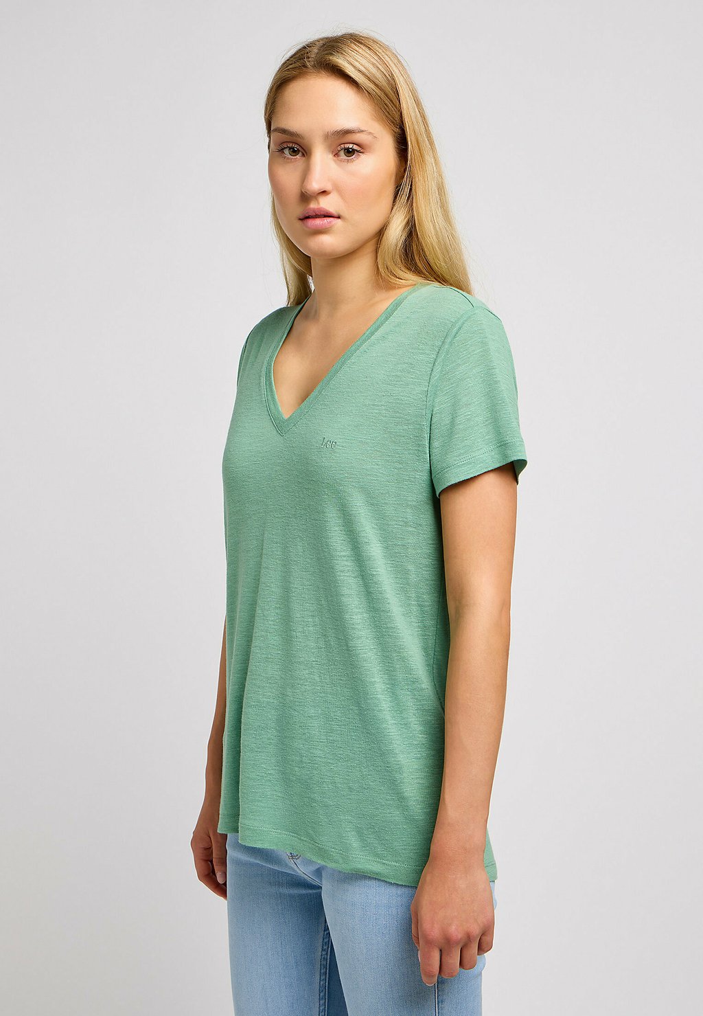 футболка базовая v neck mit lammgarnstruktur camp david цвет sea green Футболка базовая V NECK Lee, цвет mottled green
