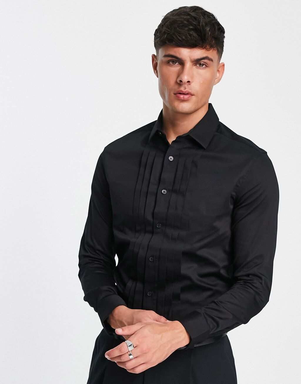 

Черная узкая атласная рубашка со складками спереди ASOS DESIGN