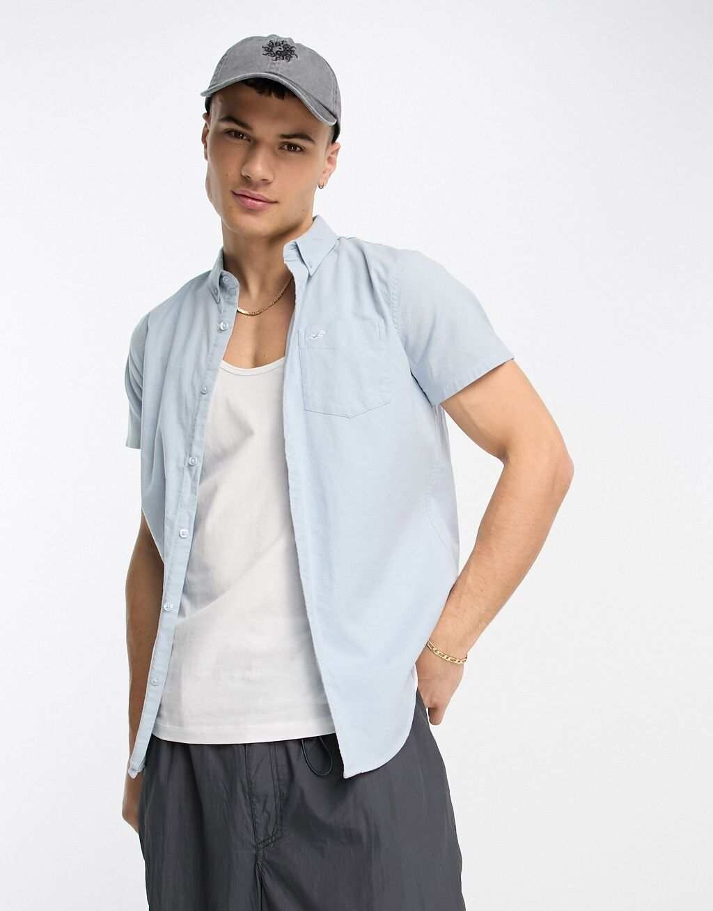 

Голубая оксфордская рубашка с короткими рукавами и логотипом Hollister