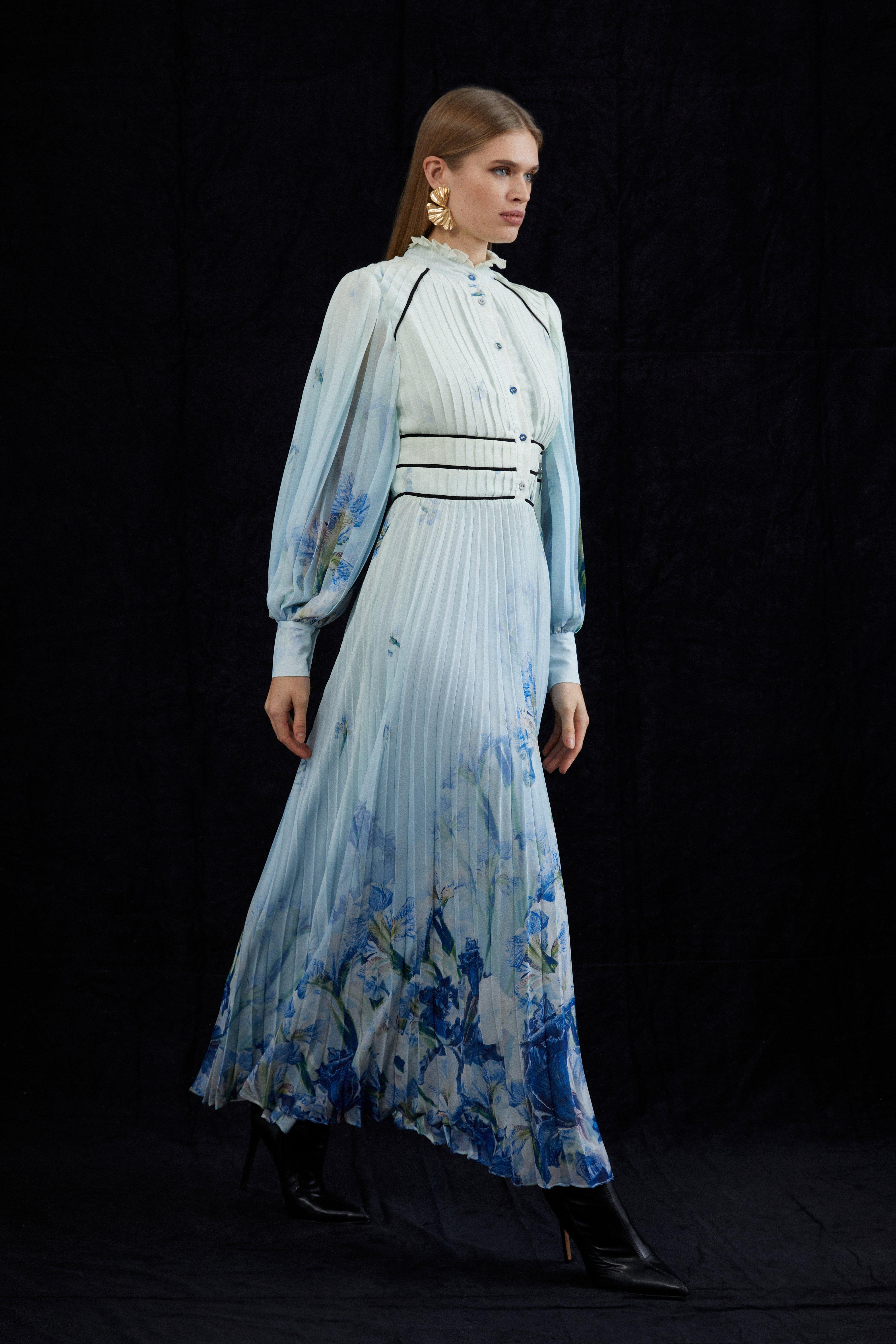 Плиссированное платье макси с разбросанным цветочным принтом Karen Millen, мультиколор платье рубашка макси yas с объемным цветочным принтом