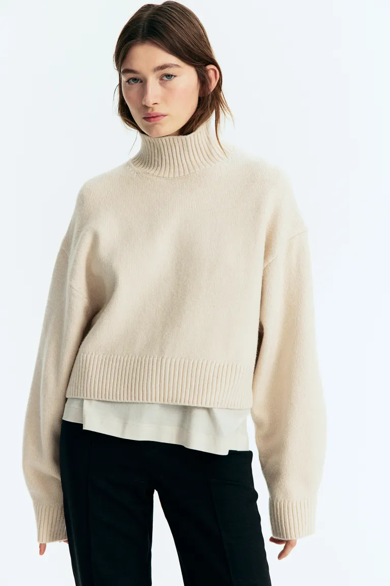 

Свитер оверсайз с водолазкой H&M, бежевый
