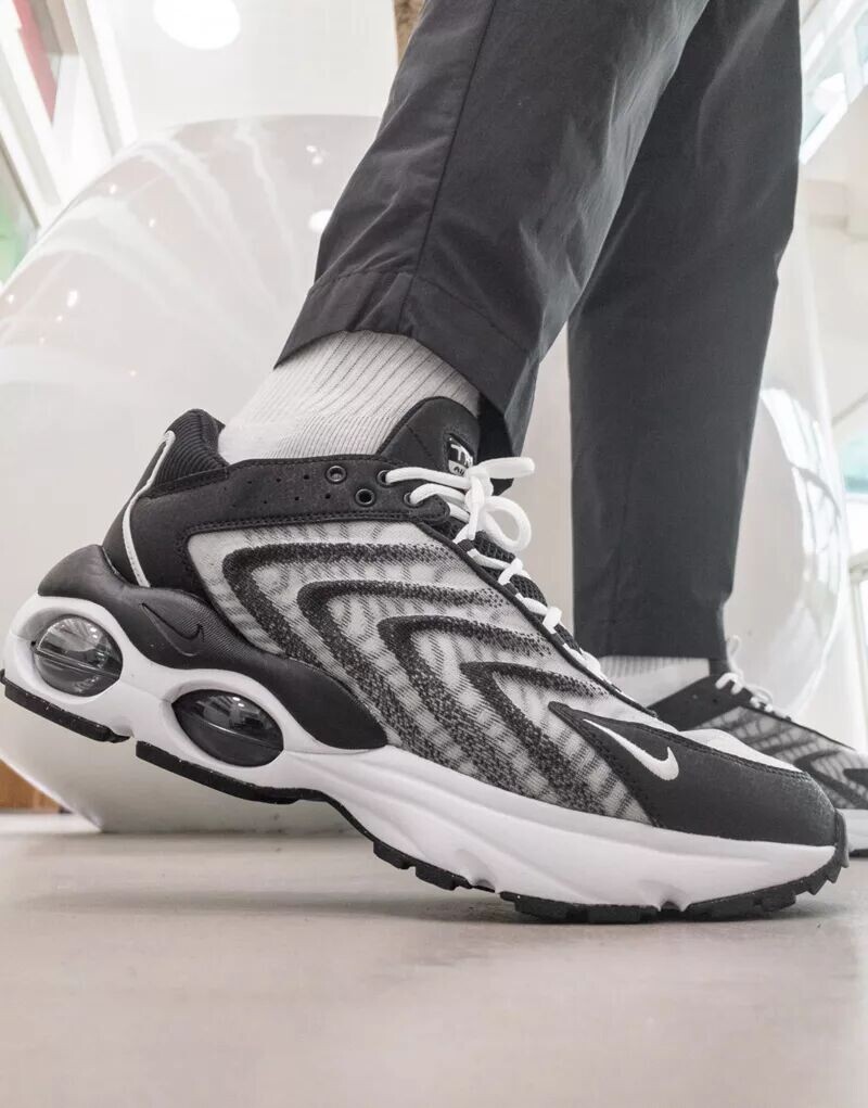 

Кроссовки Nike Air Max TW белого, черного и серого цветов, Серый