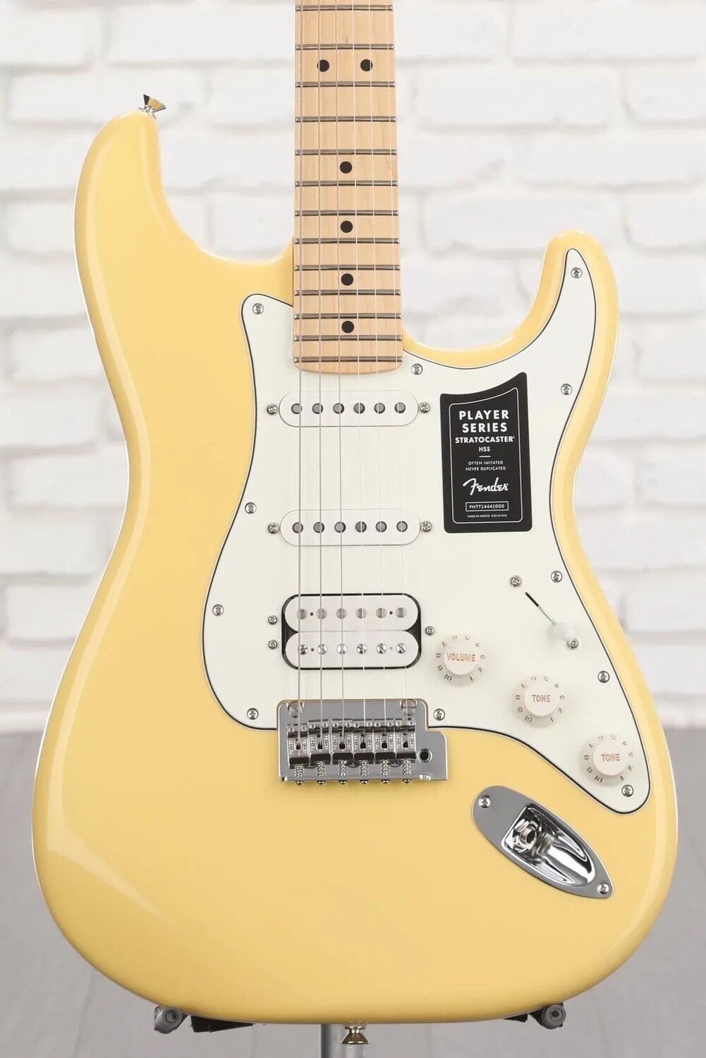 

Fender Player Stratocaster HSS — сливочный крем с кленовой накладкой на гриф